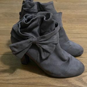 Cute zip up heels ready to reposh never even wore I have a shoe addiction lol